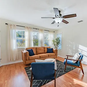 Trendzy W/ King Bed And A Walk To Starbucks , Tampa United States